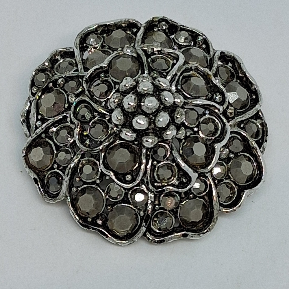 * Vintage Hollycraft Smokey Gray Rhinestones Flower Pin Brooch